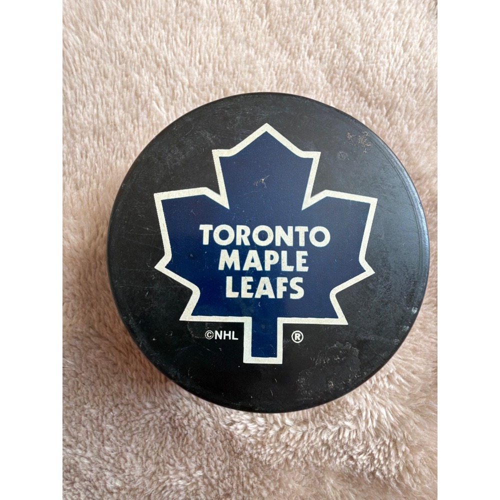 Toronto Maple Leafs Official NHL Hockey Puck In Glas Co Vegum Vintage Logo